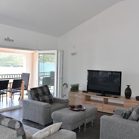 Villa Pina Appartment Chantos Tisno Ngoại thất bức ảnh