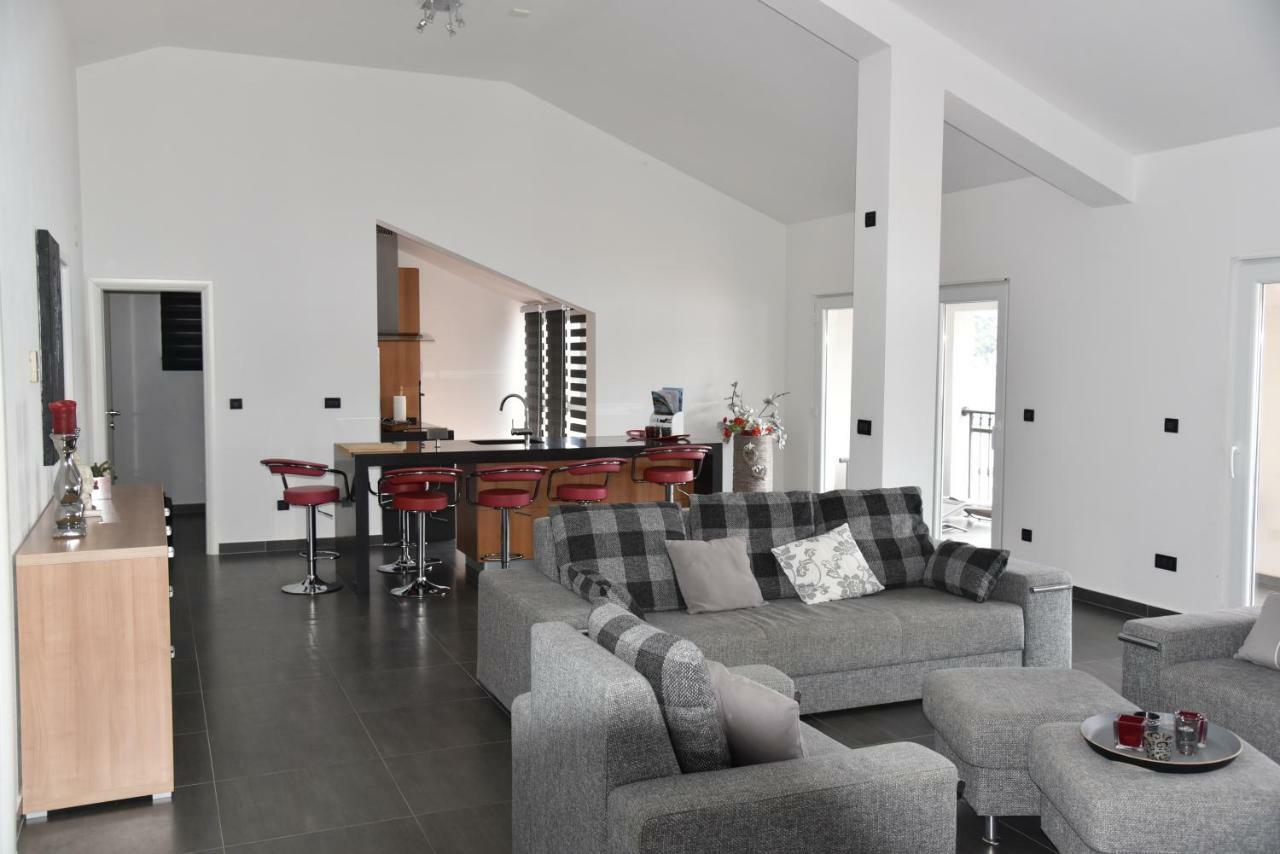 Villa Pina Appartment Chantos Tisno Ngoại thất bức ảnh