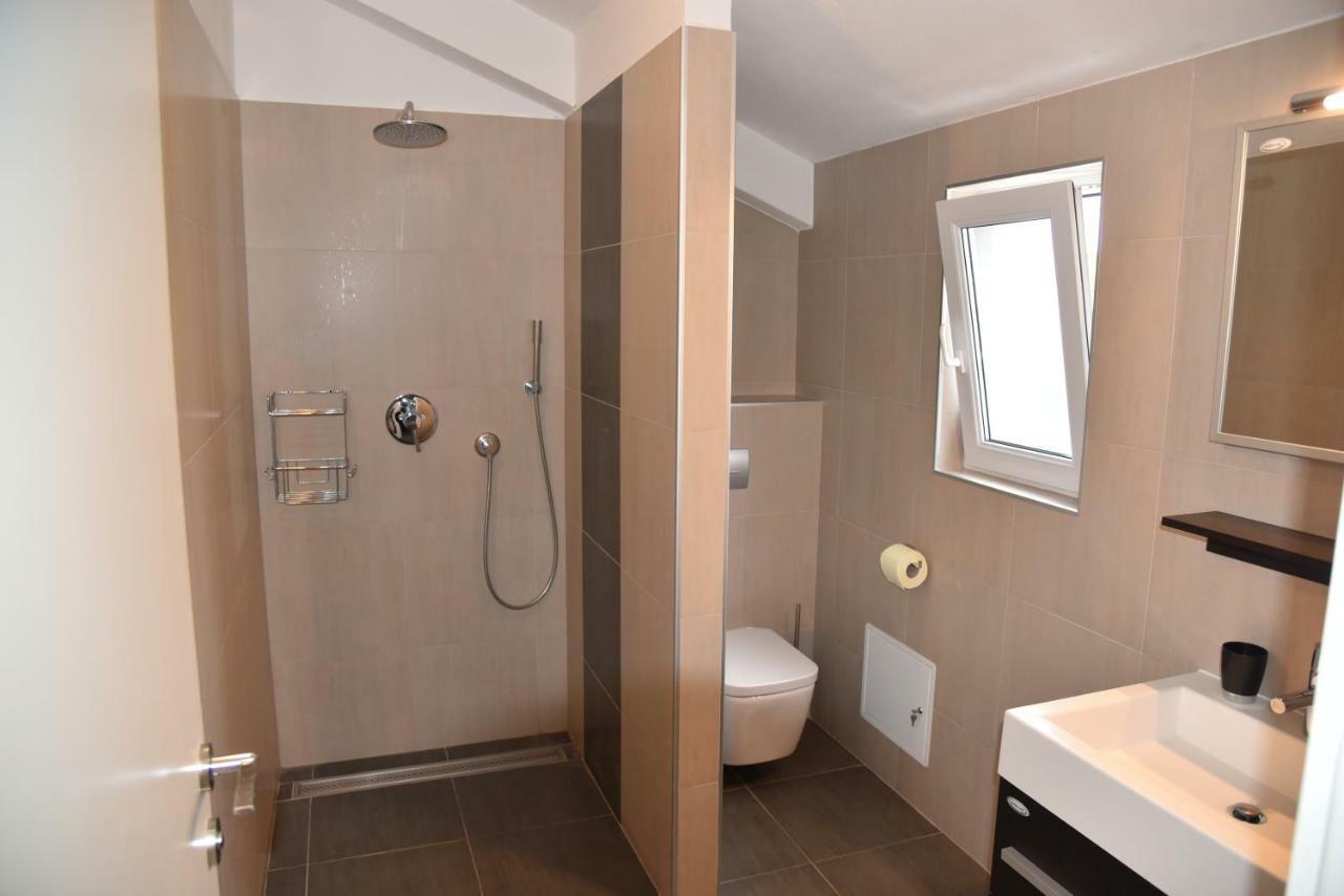 Villa Pina Appartment Chantos Tisno Ngoại thất bức ảnh