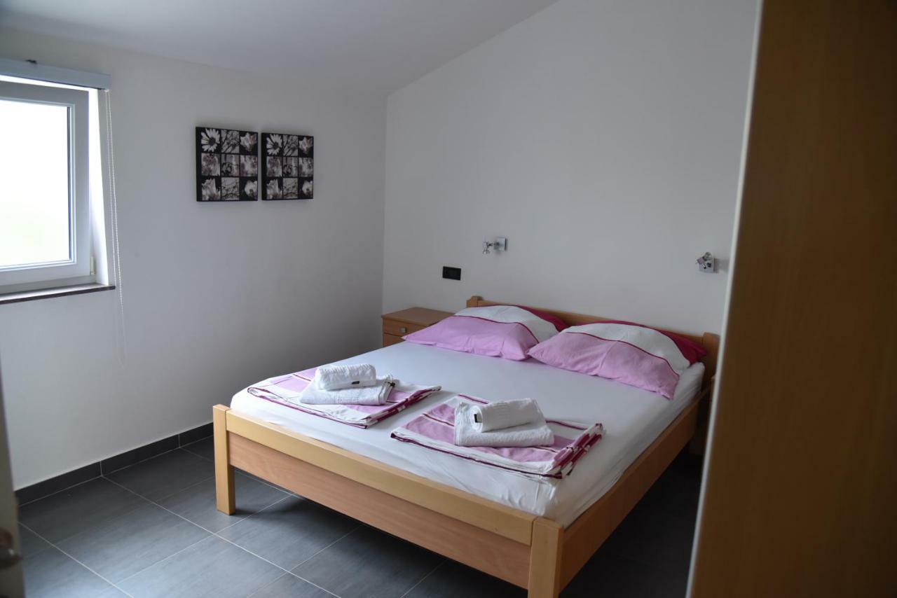 Villa Pina Appartment Chantos Tisno Ngoại thất bức ảnh
