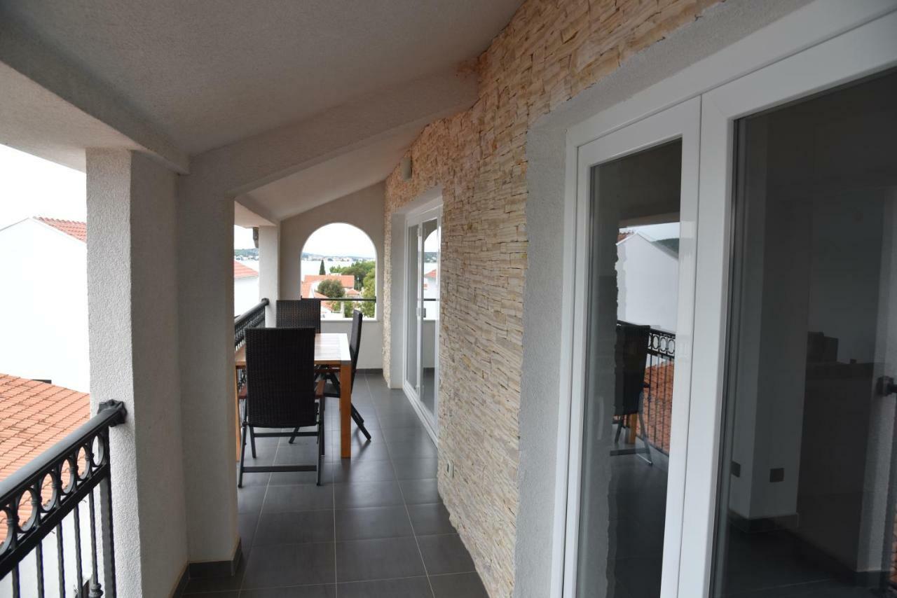 Villa Pina Appartment Chantos Tisno Ngoại thất bức ảnh
