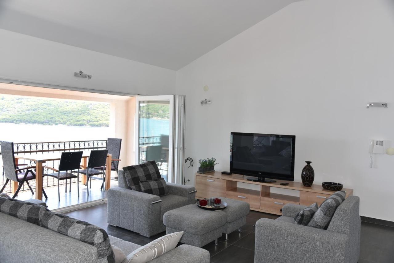 Villa Pina Appartment Chantos Tisno Ngoại thất bức ảnh